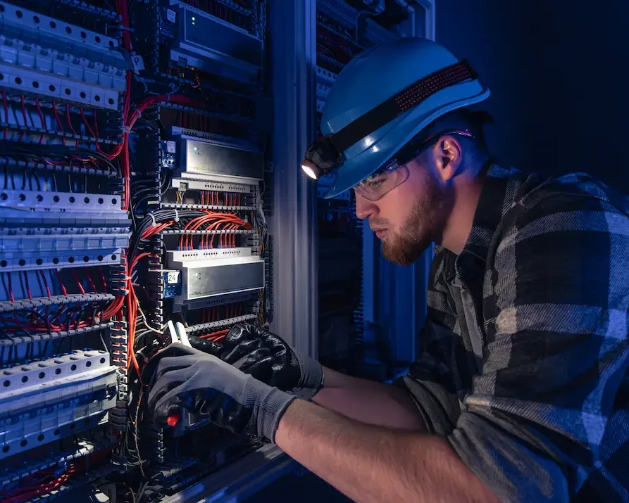 Electricidad y telecomunicaciones